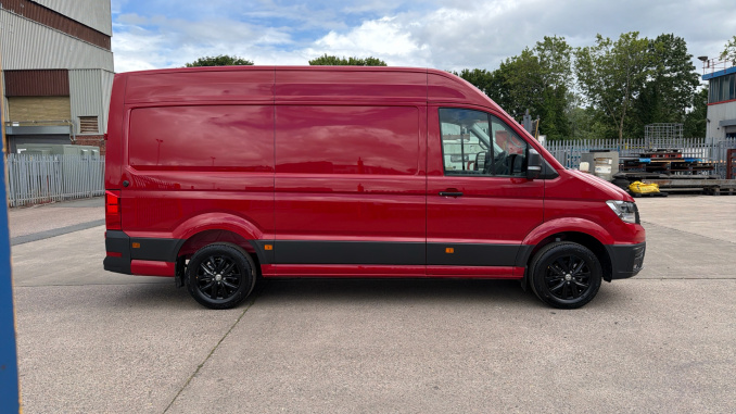 Volkswagen Crafter Cr35 Mwb Diesel Fwd 2.0 TDI 140PS Commerce Plus High Roof Van - Image 4